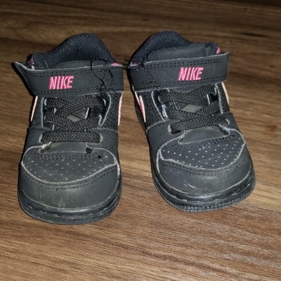 Sneakers - Picture 2 of 5